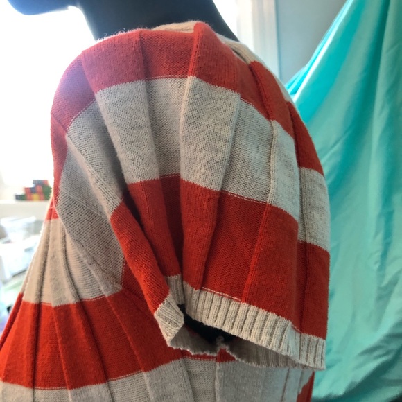 CREAM and ORANGE SWEATER - Picture 4 of 6